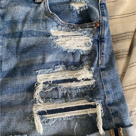 NEW AE shorts! ❤️🤍🩵 - Picture 5 of 5